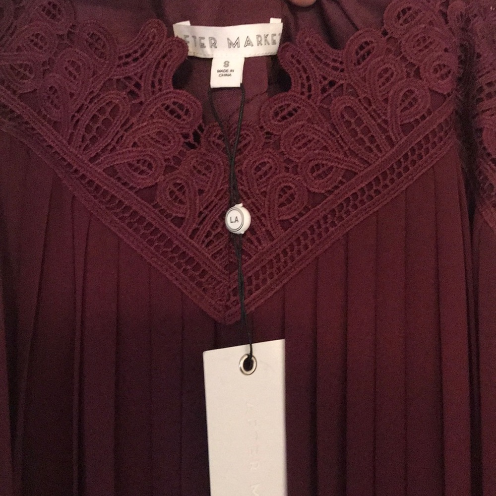 Lace Dress - Picture 2 of 3